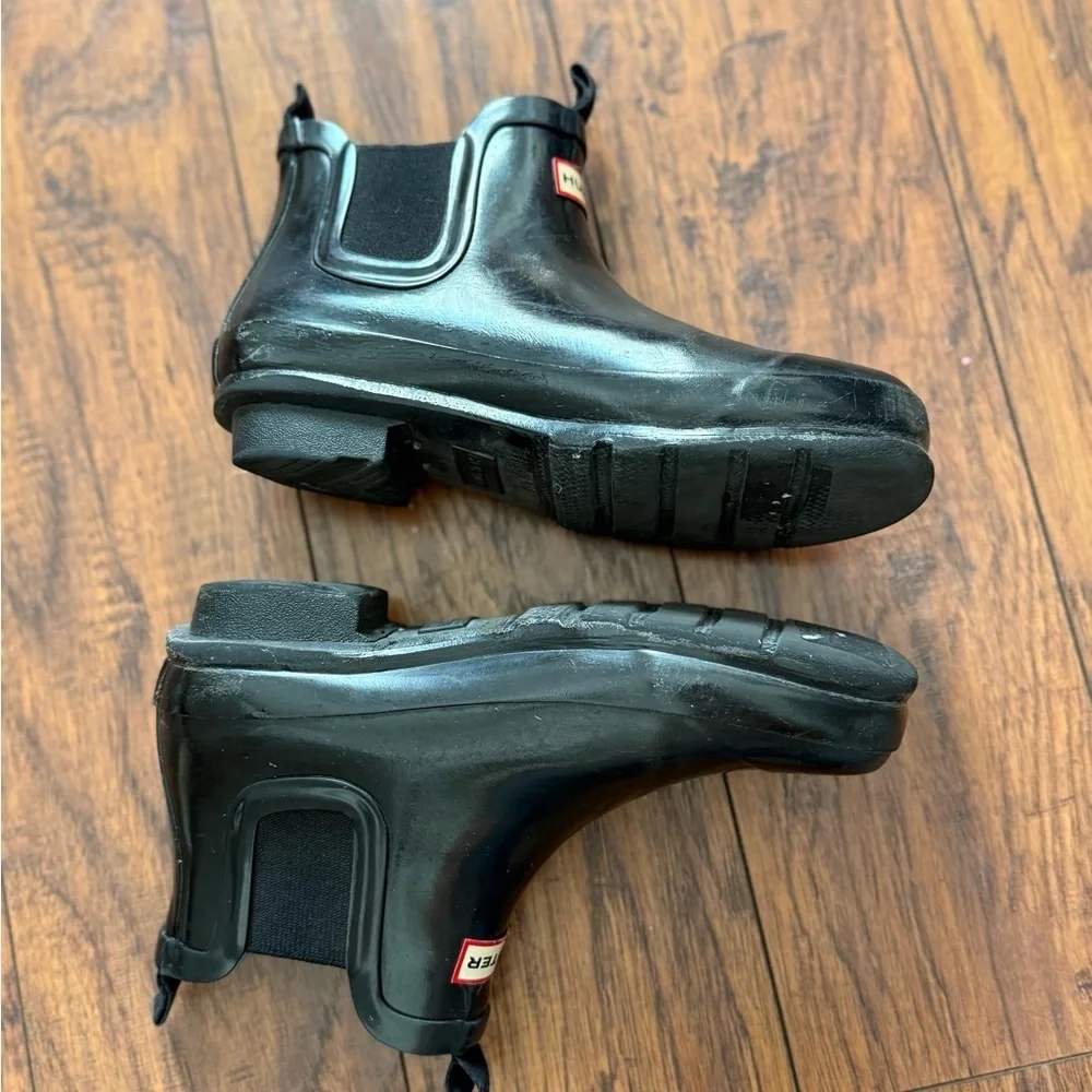 Unisex Kids Hunter Glossy Black Chelsea Short Rain Rubber Boots | 5F/4M